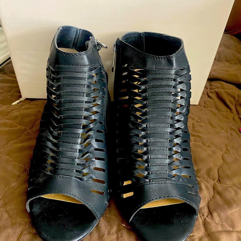 Daisy Fuentes Heeled Sandals.  Size 7.5